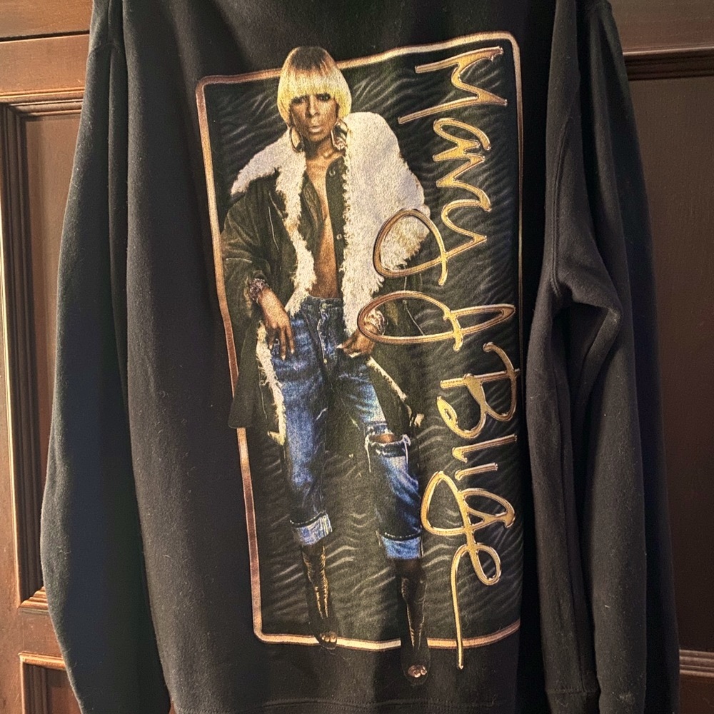 - MARY J Buge  HOODIE size L Black New